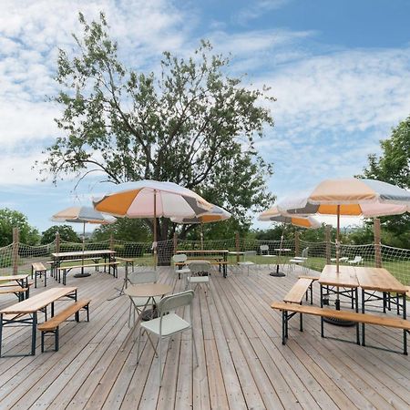 Camping Le Mont Libre - Cottage & Espace Nature - Gannat Exterior photo