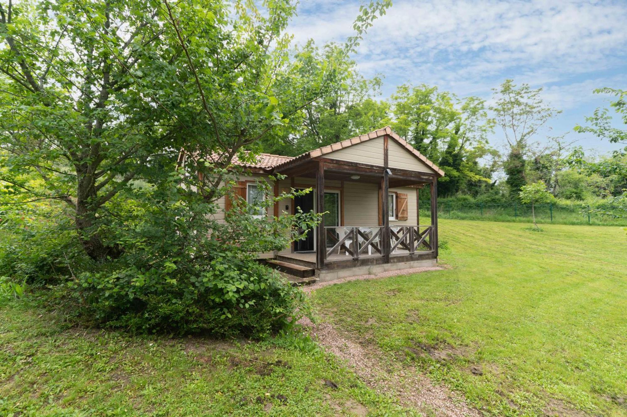 Camping Le Mont Libre - Cottage & Espace Nature - Gannat Exterior photo