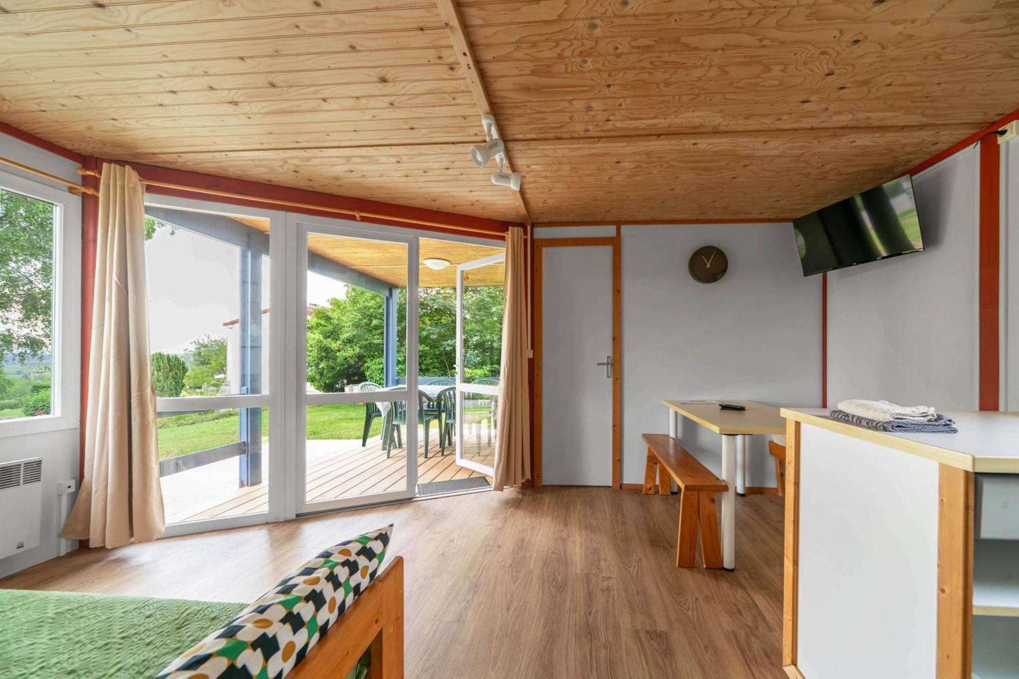Camping Le Mont Libre - Cottage & Espace Nature - Gannat Exterior photo