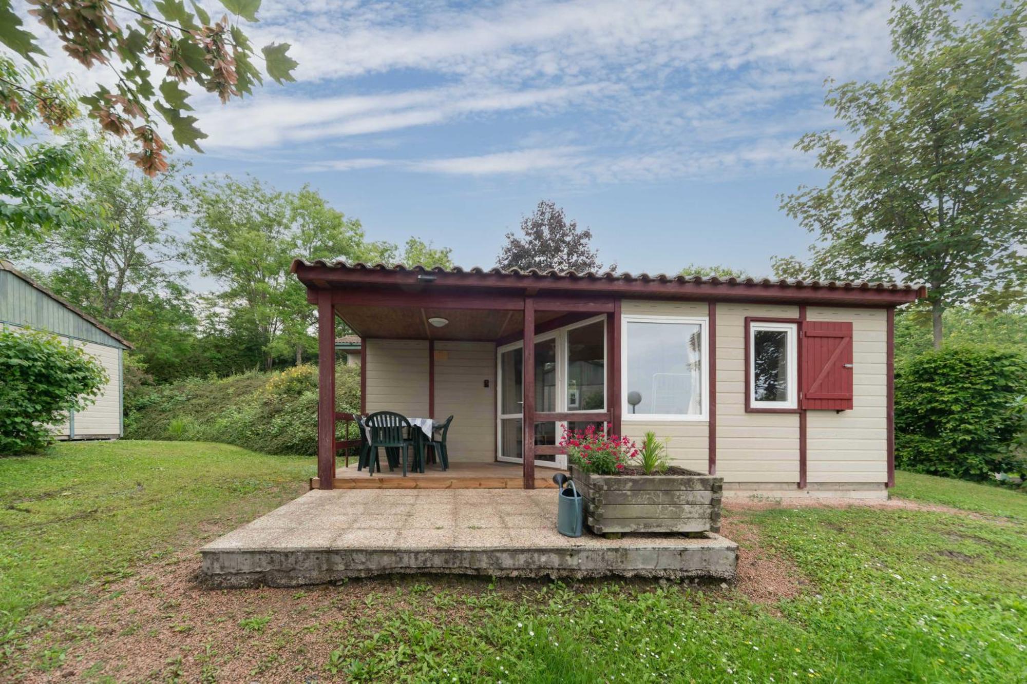 Camping Le Mont Libre - Cottage & Espace Nature - Gannat Exterior photo