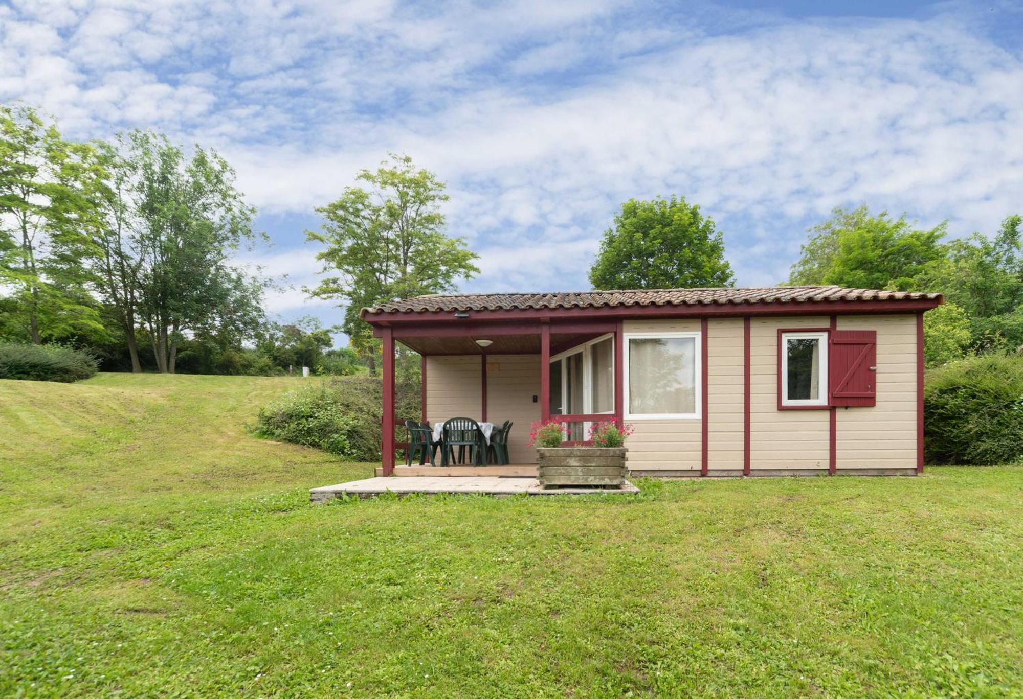 Camping Le Mont Libre - Cottage & Espace Nature - Gannat Exterior photo