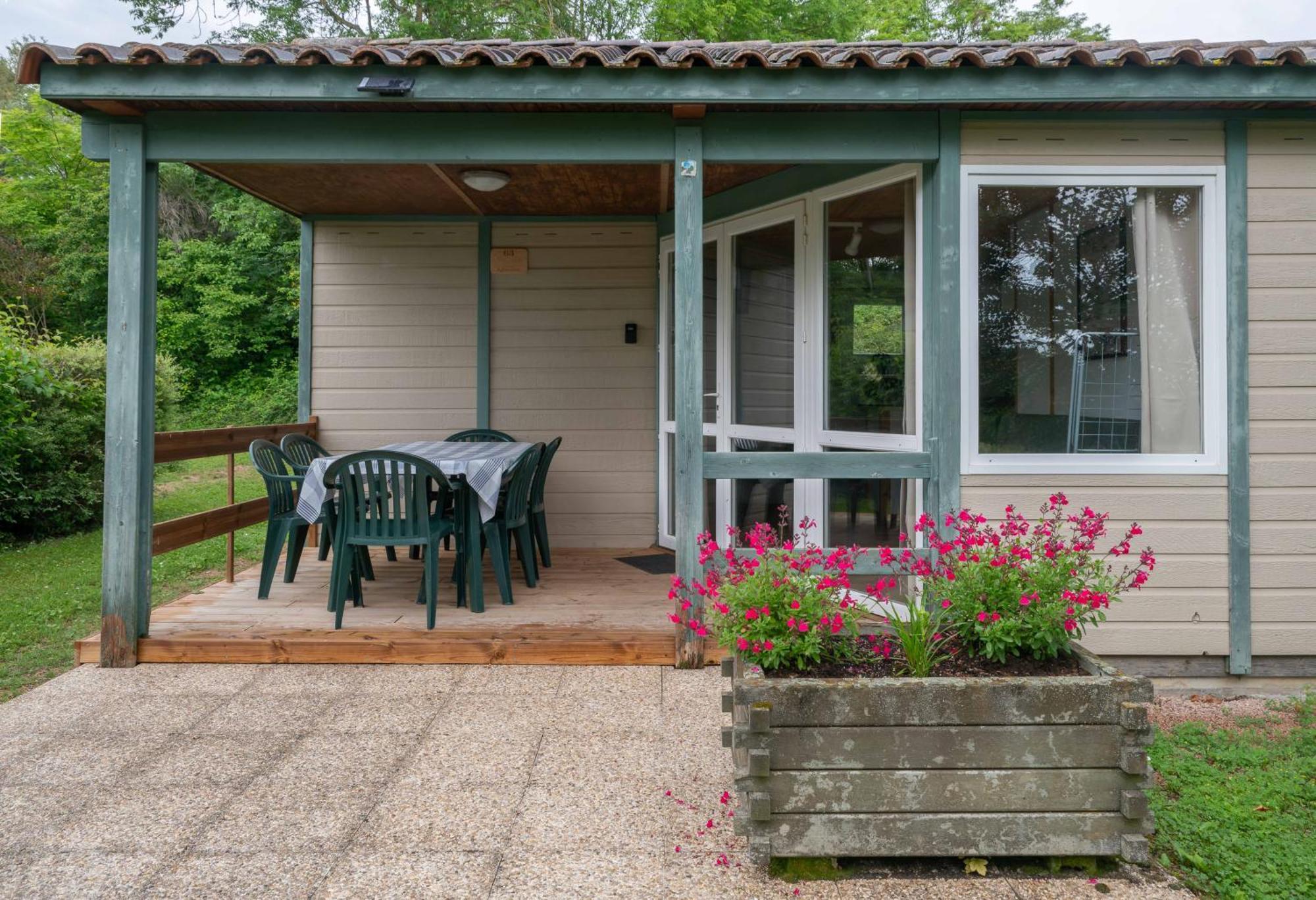 Camping Le Mont Libre - Cottage & Espace Nature - Gannat Exterior photo