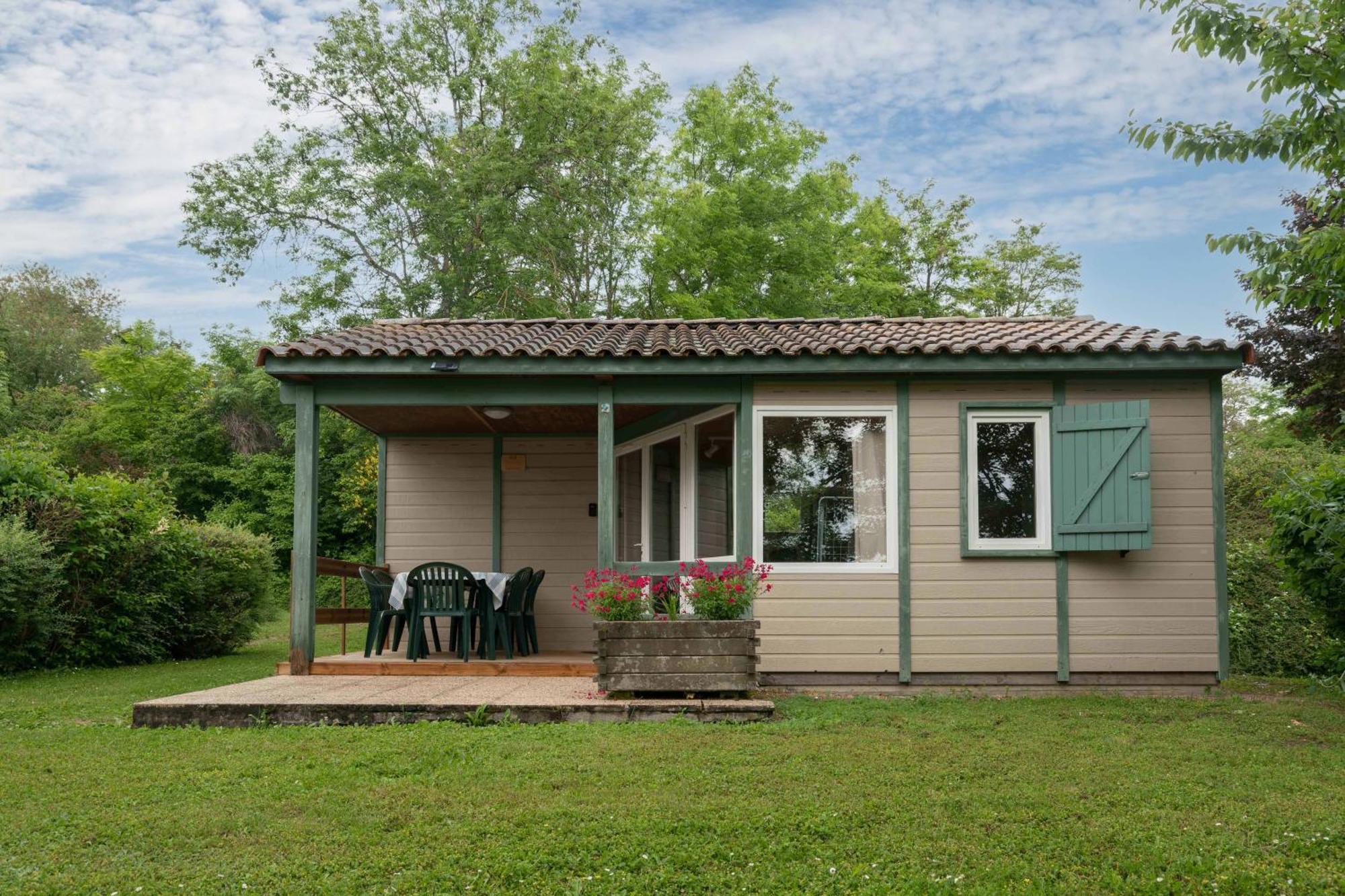 Camping Le Mont Libre - Cottage & Espace Nature - Gannat Exterior photo