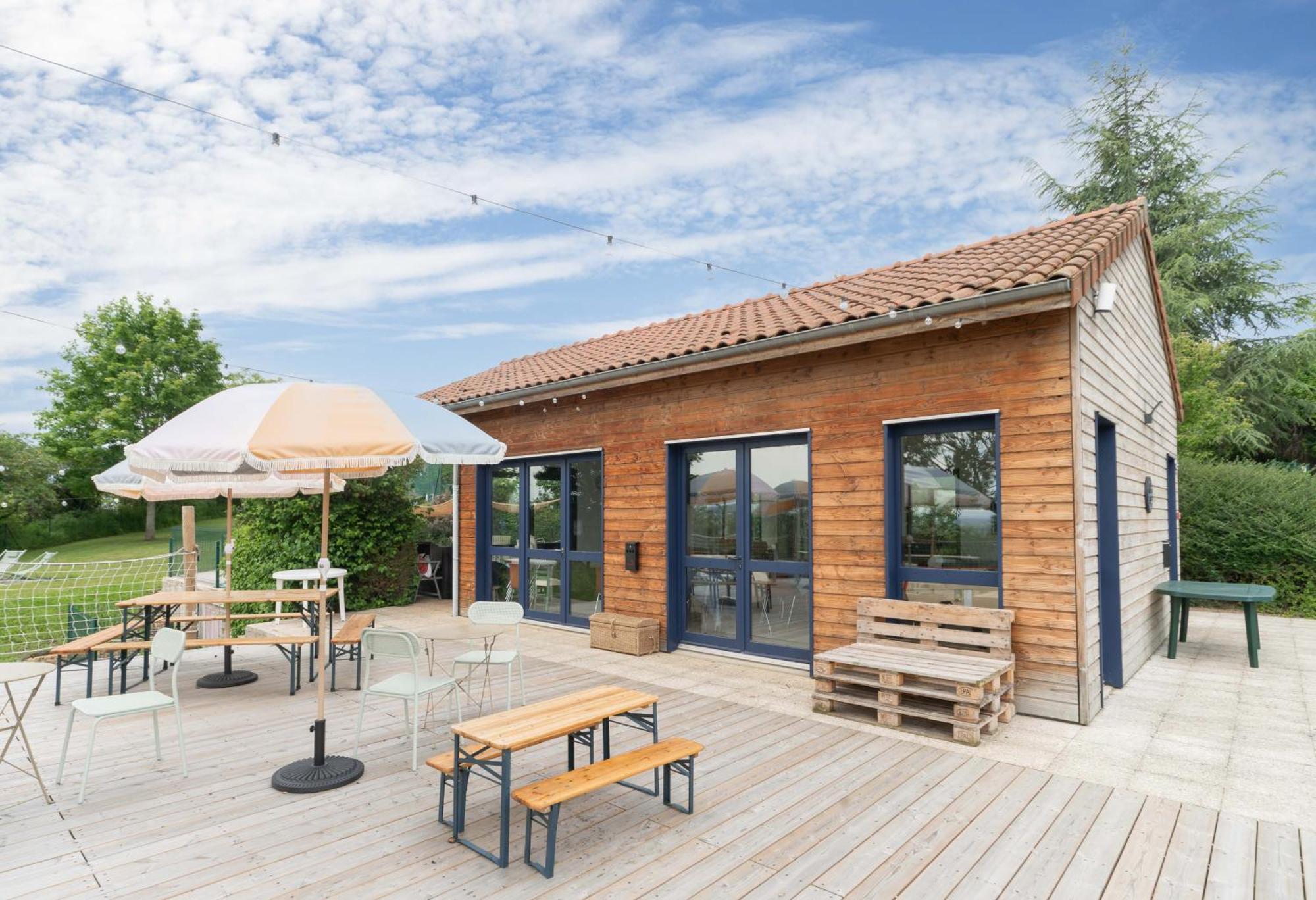 Camping Le Mont Libre - Cottage & Espace Nature - Gannat Exterior photo