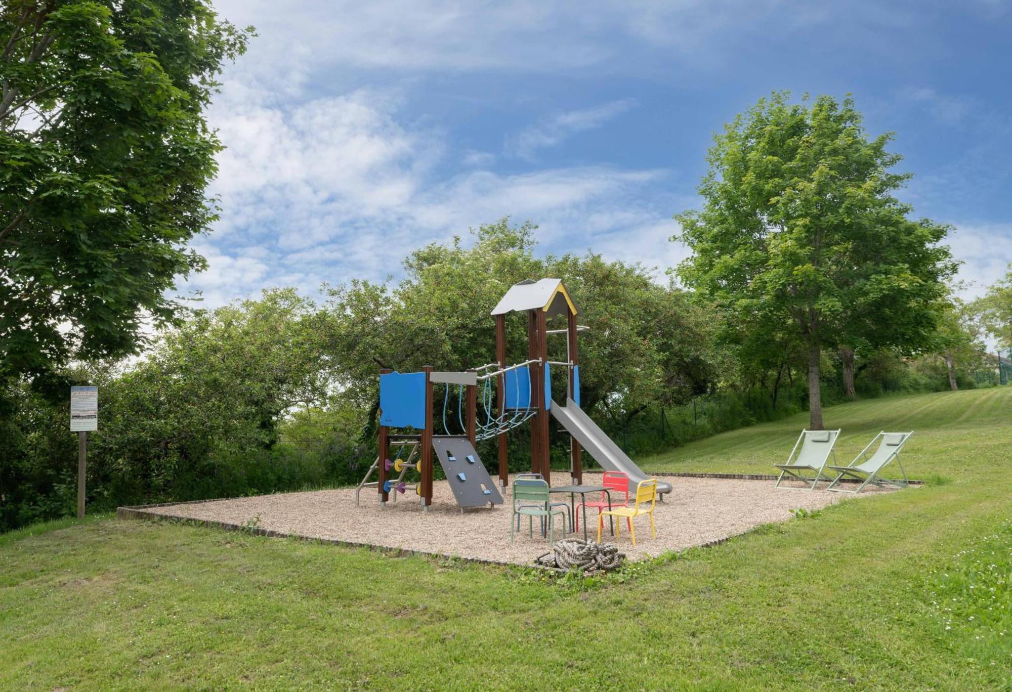 Camping Le Mont Libre - Cottage & Espace Nature - Gannat Exterior photo
