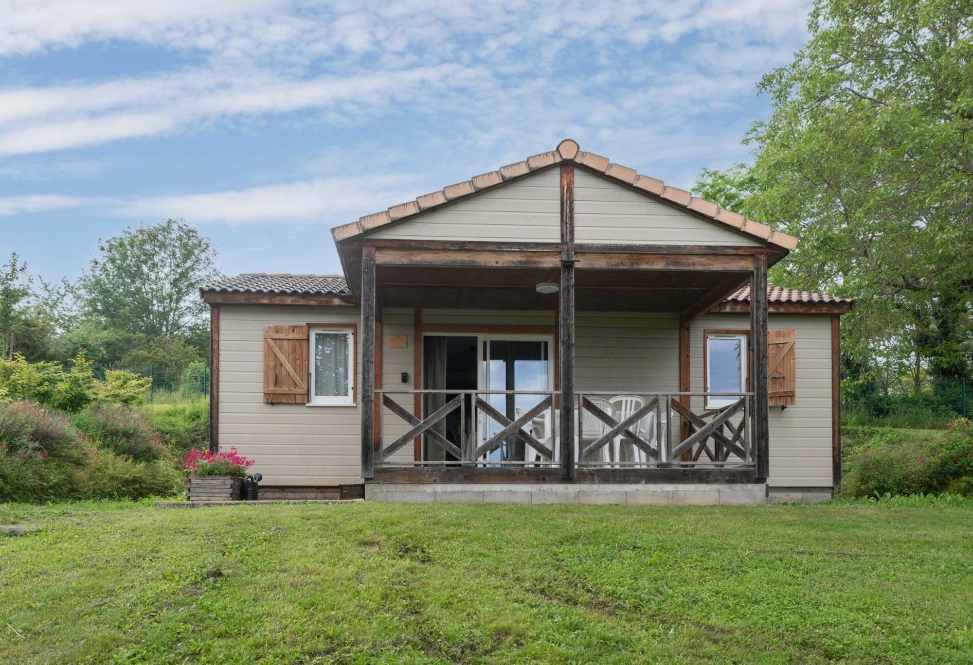 Camping Le Mont Libre - Cottage & Espace Nature - Gannat Exterior photo