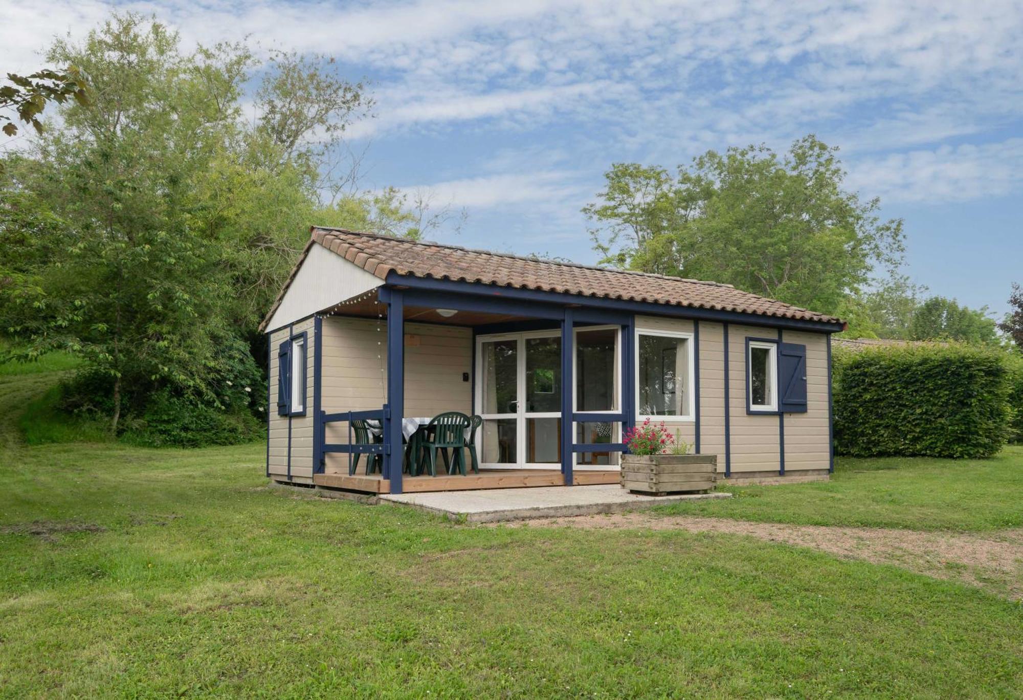 Camping Le Mont Libre - Cottage & Espace Nature - Gannat Exterior photo